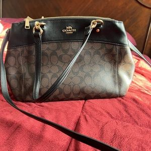 Coach purse with crossbody strap